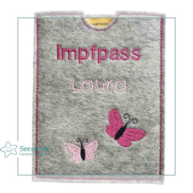 Impfpasshülle aus 100% Wollfilz - Stick Applikation Namen und Schmetterlinge